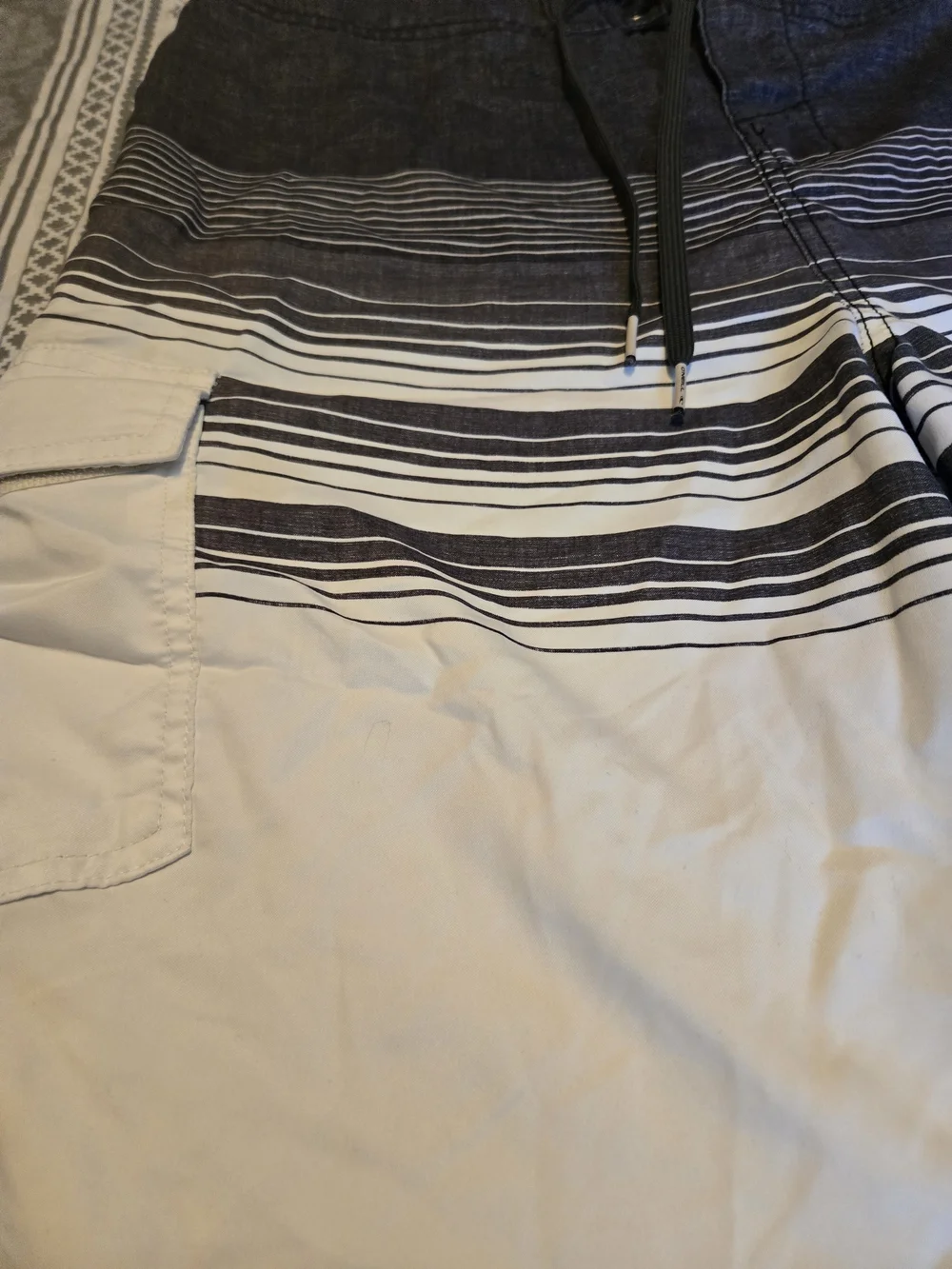 O'Neill Men’s Dark Gray & White Striped Boardshorts Size 33